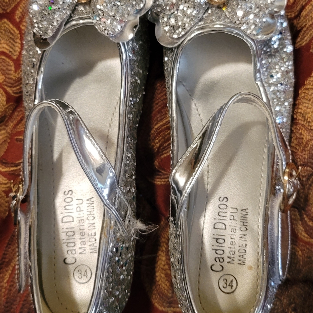 Cadidi Dinos girls dress shoes. Size 34, 2.5 US